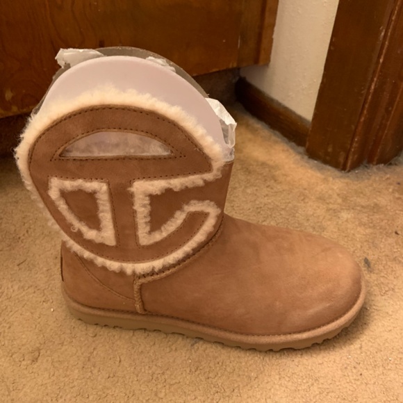 Telfar Ugg - Picture 2 of 4